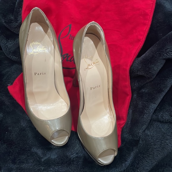 Slightly worn Christian Louboutins!! Beautiful shoe. - Picture 2 of 6